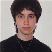 Graduado en historia del arte y con un título de grado medio de violin en el conservatorio, con un B2 en inglés